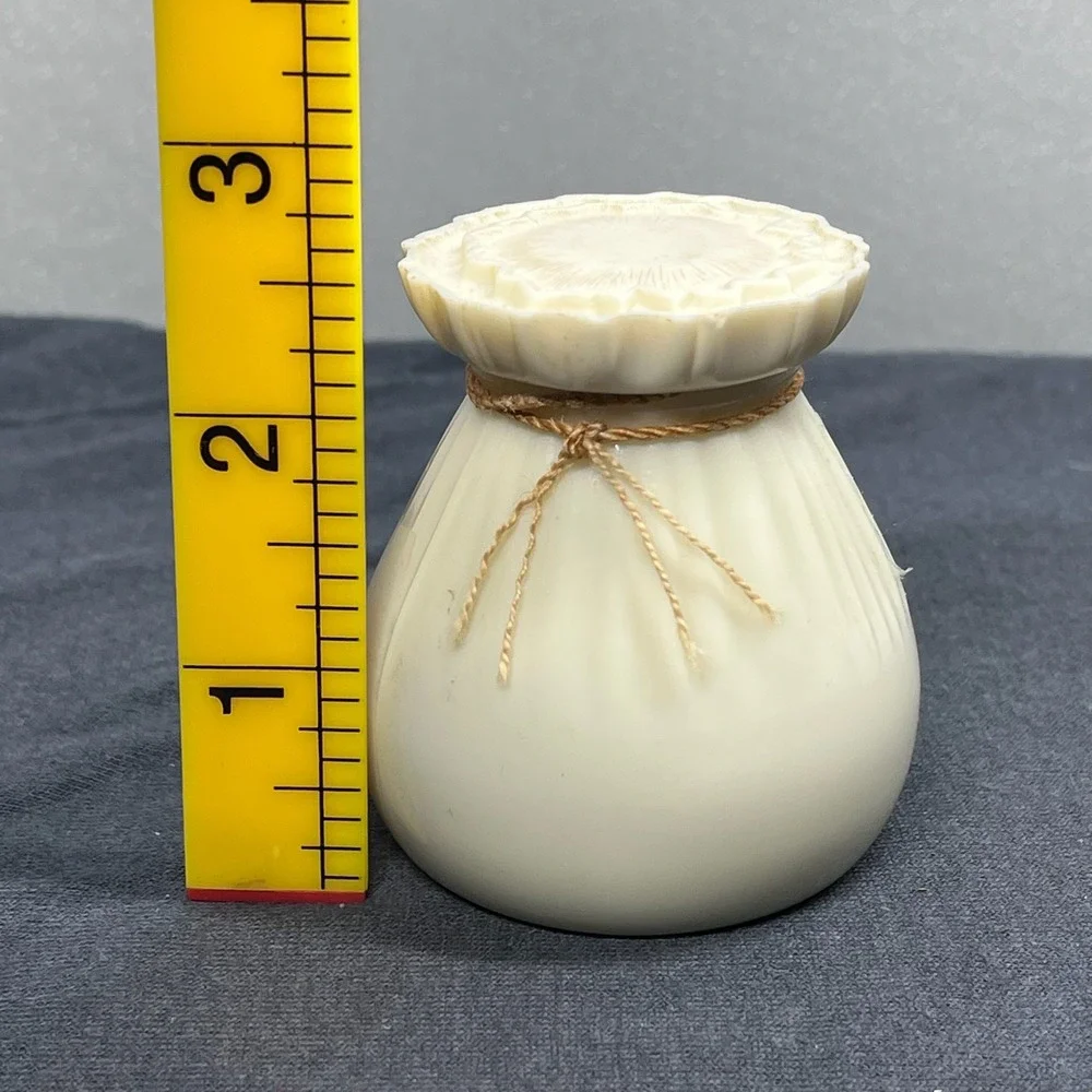 Yardley London Women Vintage Face Powder Jar Milk Glass Cream 2.75in Mid Century